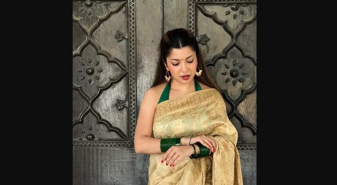 কিশোরীদের জন্য সোশ্যাল মিডিয়ার ফাঁদ